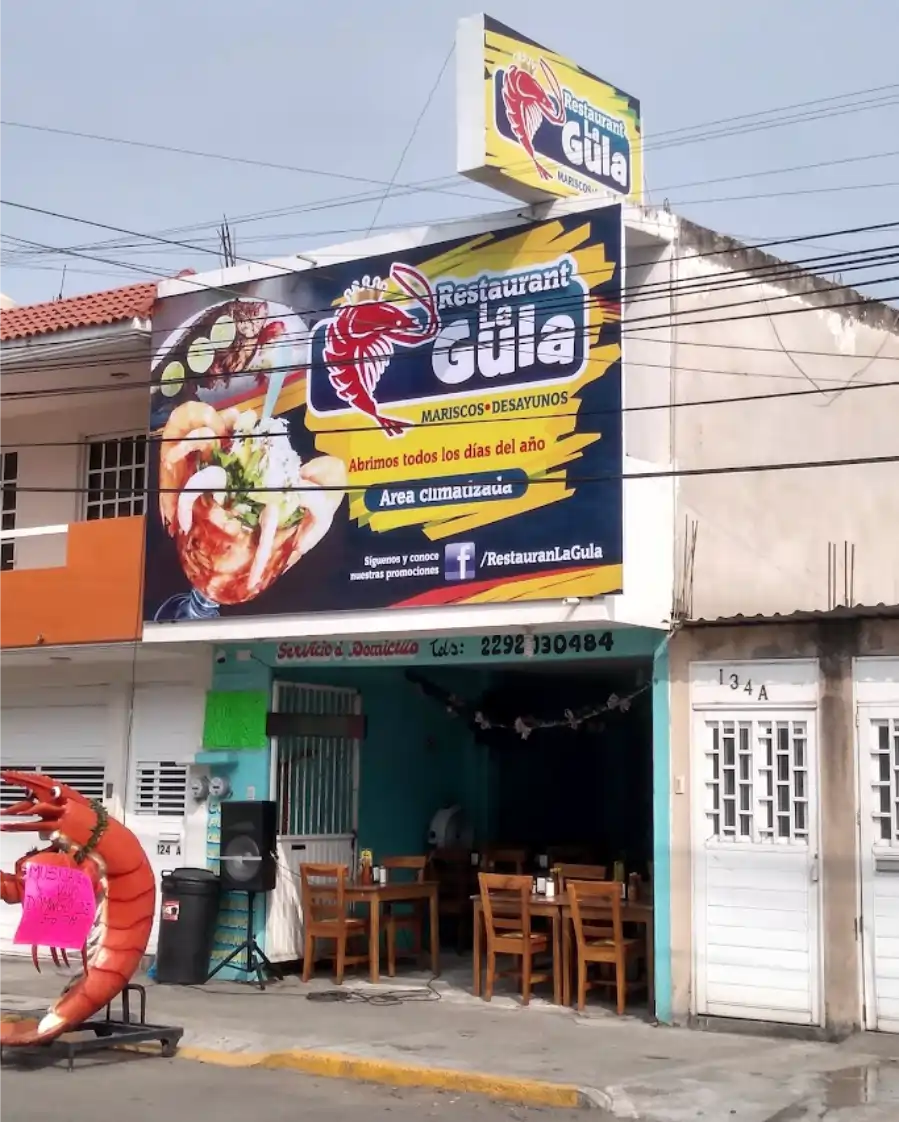 Rótulo en fachada de colegio